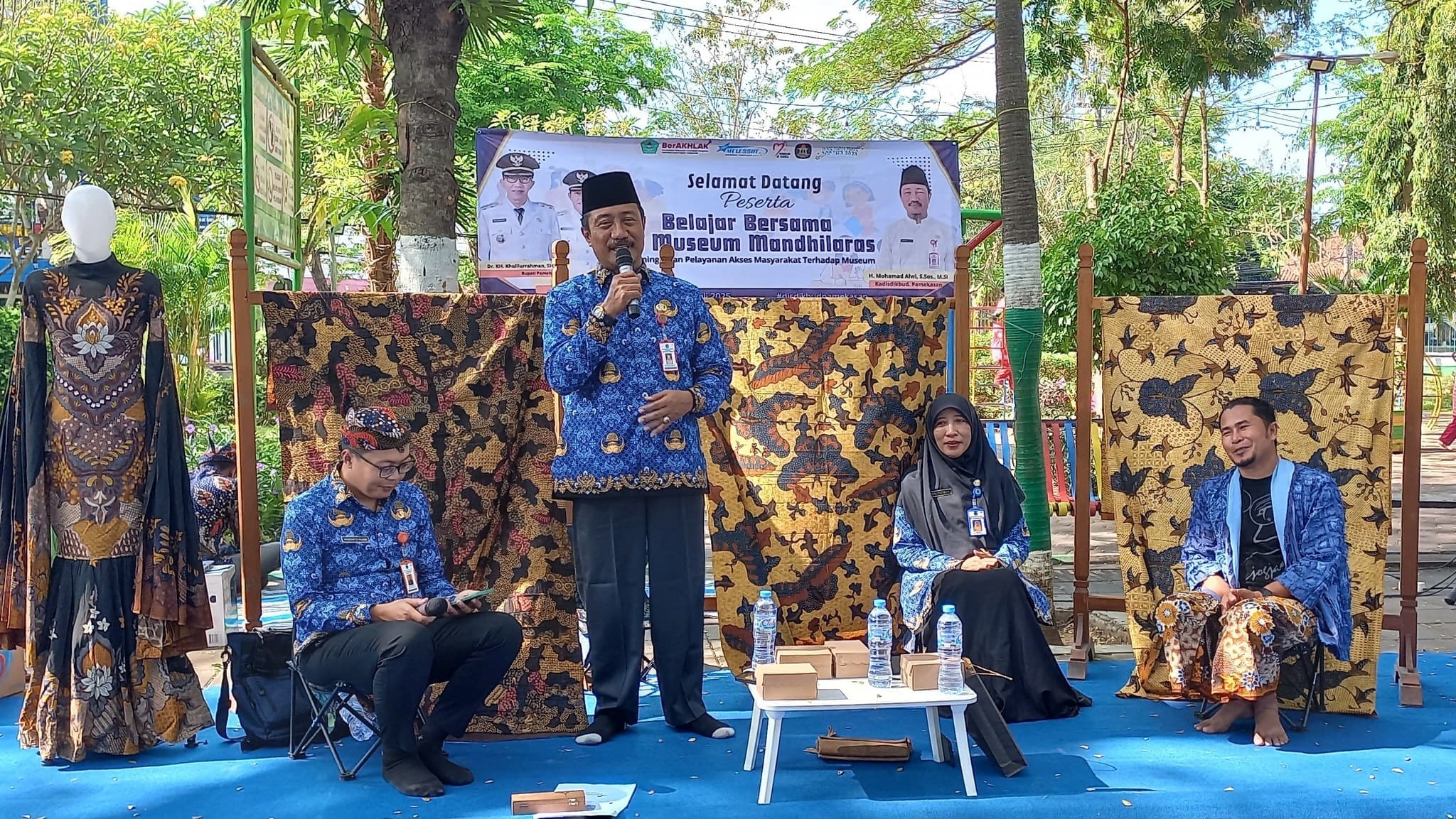Belajar Bersama di Museum Mandhilaras Pamekasan, Siswa SD dan SMP Kenali Batik Sekar Jagad Khas Pamekasan